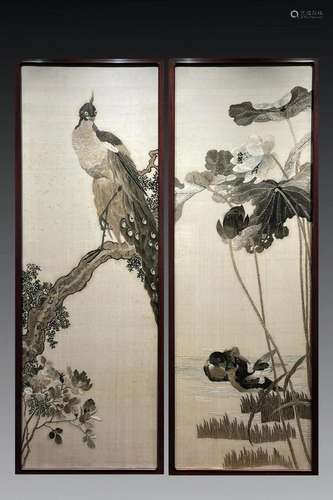 PAIR OF CHINESE EMBROIDERY TAPESTRY OF BIRD AND FLOWER