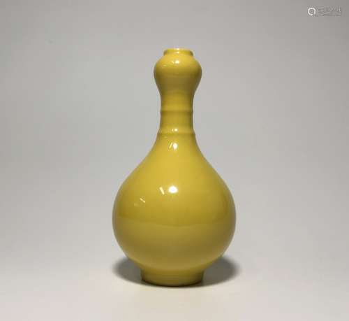 Chinese Yellow Glazed Porcelain Vase,Mark