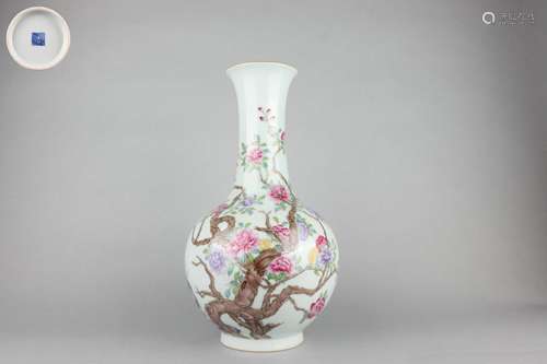 Famille Rose Vase with Floral Pattern, Qianlong Reign Period...