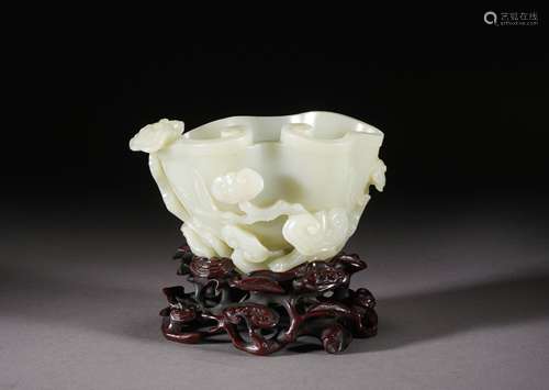 White Jade Brush Washer with  Lucid Ganoderma Shape, Qing Dy...