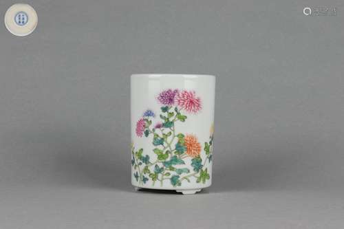 Famille Rose Brush Holder with Floral Patterns, Yongzheng Re...