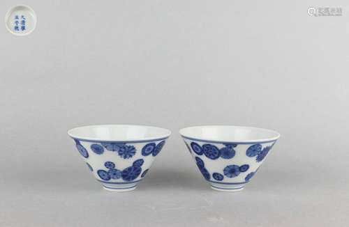 Blue-and-white Bamboo Hat-shaped Cup with Ball Flower Patter...