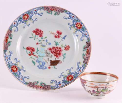 A Chinese famille rose dish, Qianlong, 18th C.
