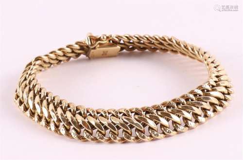 A 14 kt 585/1000 gold link bracelet.