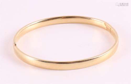 A 14 kt 585/1000 gold slave bracelet.