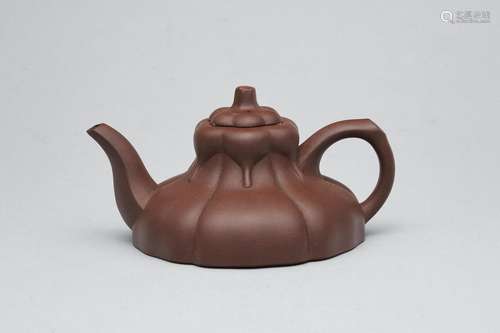 A yixing lobed tea pot