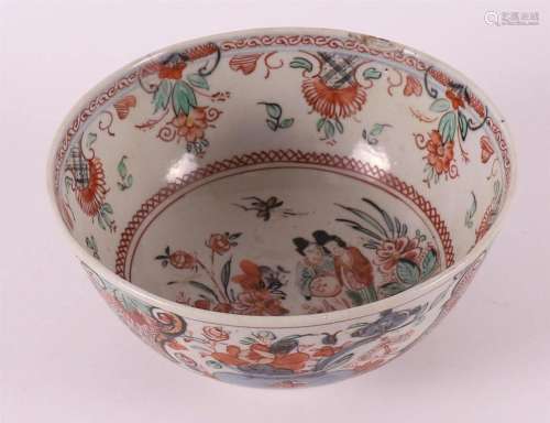 A porcelain Amsterdam fur bowl on a base ring, China, Qianlo...