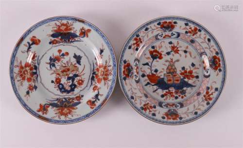 Two porcelain Chinese Imari dishes, China, Qianlong 18th cen...