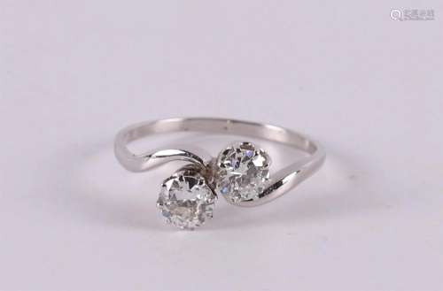 A 14 kt 585/1000 white gold ring, set with two diamonds.