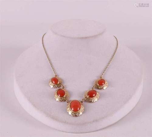 A 14 kt gold necklace with 5 cabochon cut red corals.