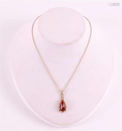 A 14 kt gold drop-shaped pendant, set with faceted carnelian