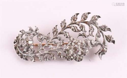 A silver and gold pierced flower brooch, 19th C.
