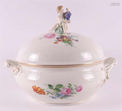 A porcelain round tureen, Germany, KPM, circa 1900.