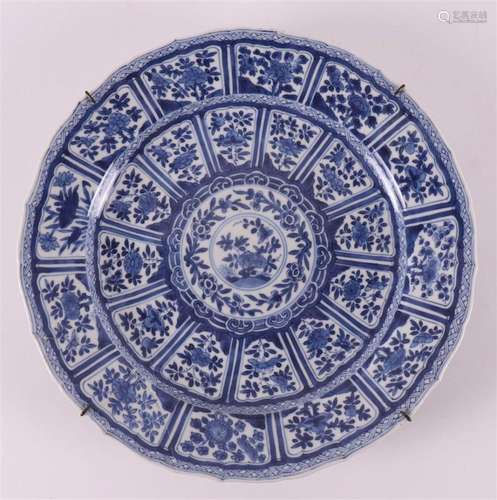 A blue/white porcelain dish, China, Kangxi around 1700.