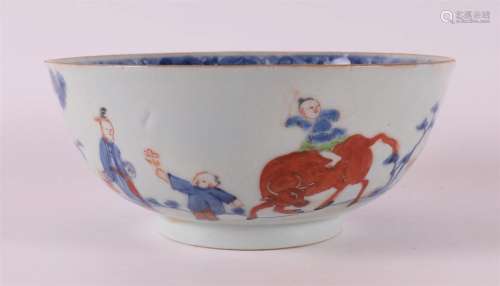 A china Chinese Imari bowl on a base ring, Qianlong, 18th C.