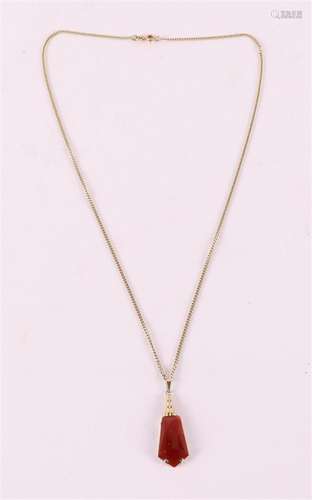 An Art Deco 14 krt 585/1000 yellow gold pendant, set with fa...