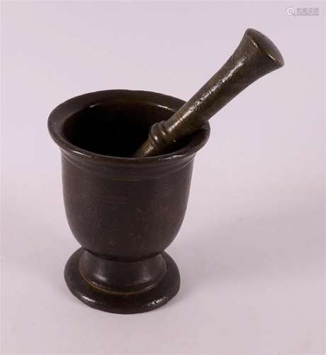 A bronze mortar and pestle, 18th century.