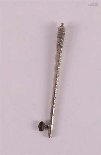 A 2nd grade silver drum needle, hammered decor, early 1900.