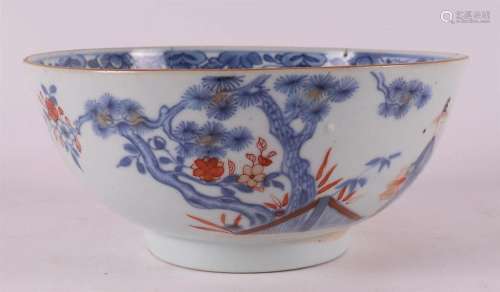 A china Chinese Imari bowl on a base ring, Qianlong, 18th C.