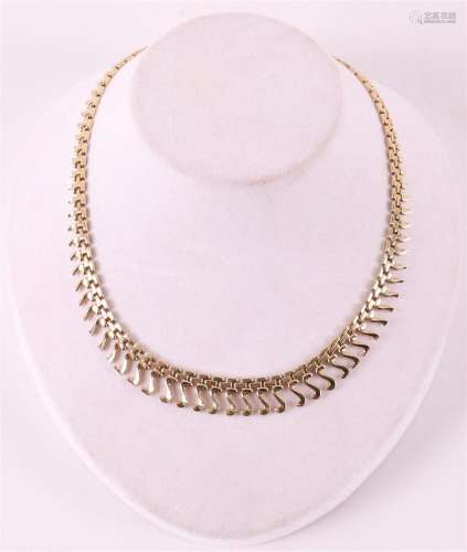 A 14 kt 585/1000 yellow gold choker.