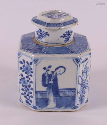 A blue and white porcelain tea caddy with lid, China, Kangxi...