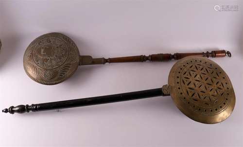 A copper and brass bedpan, 19th C.