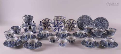 A lot of various Chinese blue/white porcelain, China, early ...