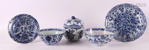 A lot of various blue/white porcelain, China, including Kang...