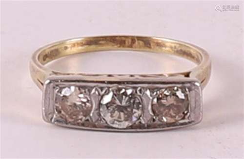 A 14 kt 585/1000 gold ring, set with three diamonds.