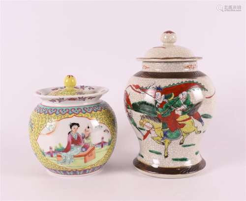 A porcelain lidded jar, China, Nanking, 19th C.