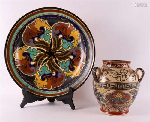 A pottery dish and a vase, ca. 1930.