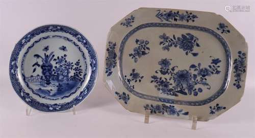 A blue/white porcelain dish, China, Kangxi, around 1700.