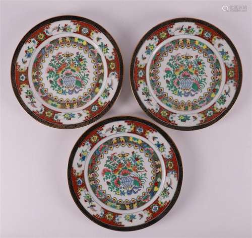 A set of three china plates, China, 20th century.