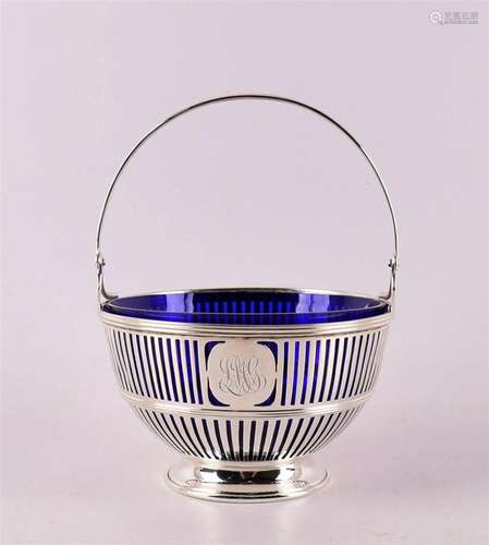 A round candy cup with sterling silver mount, England 20th c...