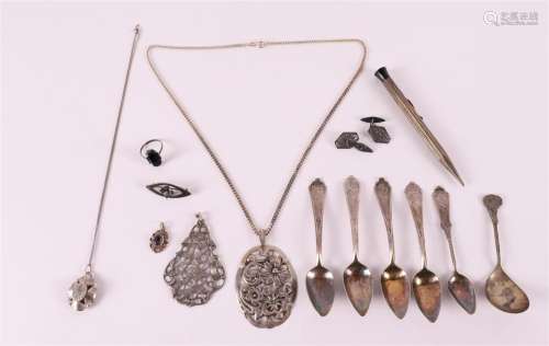 A lot of various silver, including brooches, spoons and mech...
