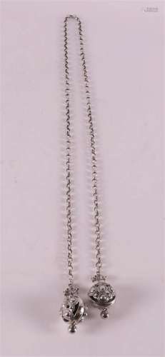 A 2nd grade silver jasseron necklace, 80 cm with 2 spherical...