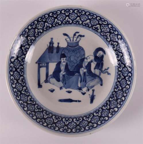 A blue and white porcelain deep dish, China, 19th century.