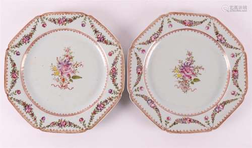 A pair of octagonal porcelain plates, China, 18th century.