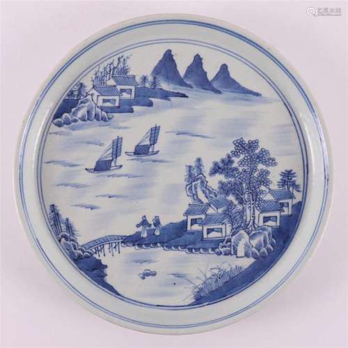 A blue/porcelain dish, China 19th century.