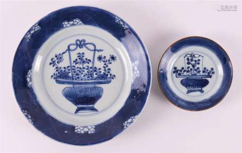 A blue/white porcelain plate, China, Kangxi around 1700.