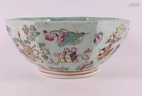 A famille verte porcelain octagonal bowl, China, Jiaqing (17...