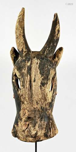 Horned animal mask with lateral eye