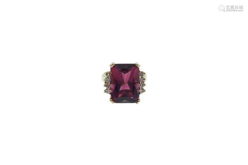 18k gold ring with synthetic purple stone