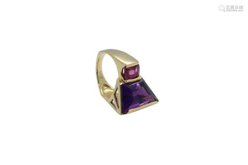 18k gold ring mounted with Tourmaline and Amethyst stones