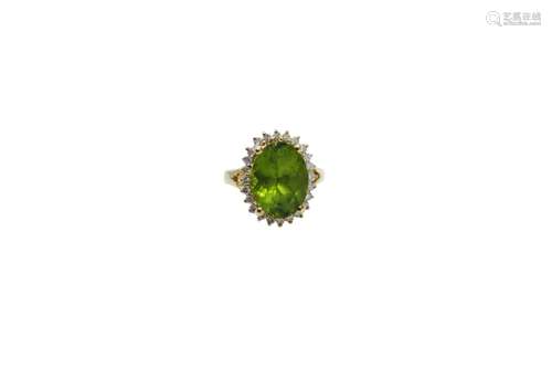 A 7ct peridot with 0,45ct diamonds 18k gold ring