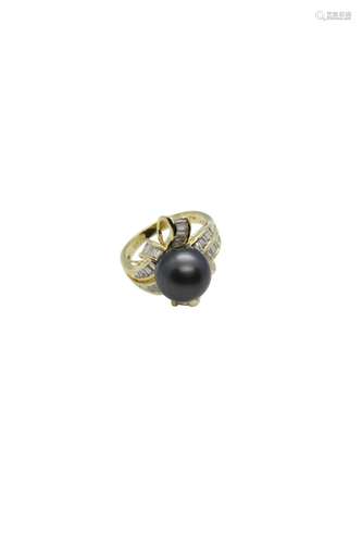 18k gold ring with grey pearl and diamonds in a bouquet desi...