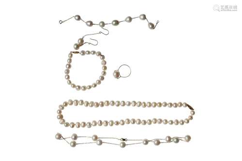 A cultured pearl lot comprising of 2 bracelets, 2 necklaces,...