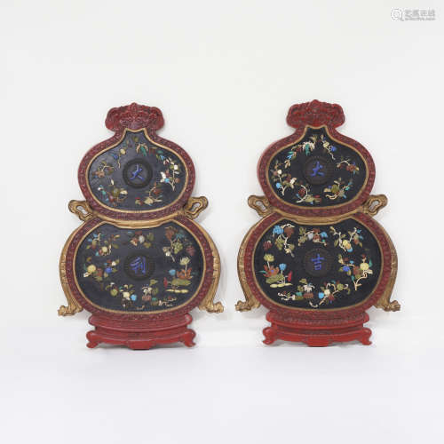 A Pair of Lacquer Inlaid Double-Gourd Table Screen