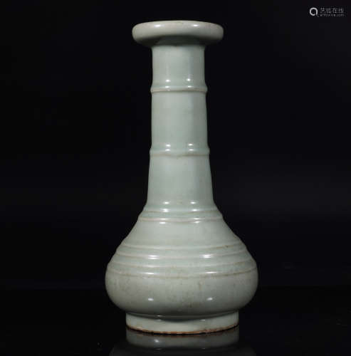 Longquan Ware String Vase