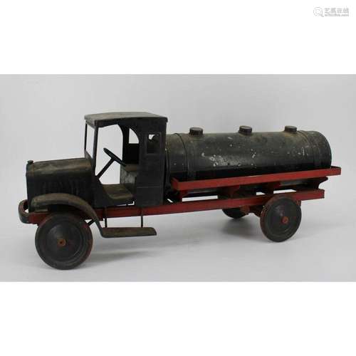 A Kermit White Big Boy Tanker Truck Toy